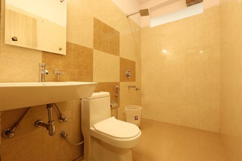 Hotel Wti Airport Nuova Delhi Esterno foto